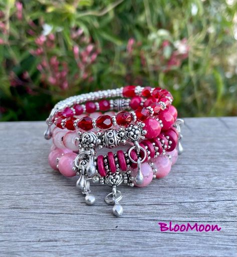 Beaded Bracelets Ideas, Memory Wire Bracelets Diy, Trendy Jewelry Ideas, Memory Wire Jewelry, Beaded Memory Wire Bracelets, Diy Beaded Bracelets, Beaded Memory Wire, Bracelets Handmade Diy, Trending Bracelets