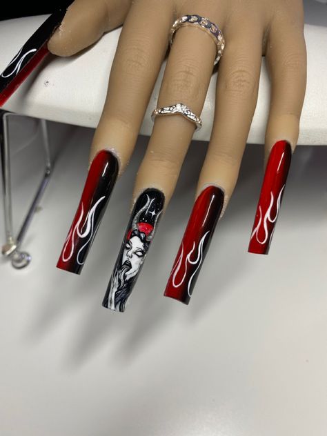 Demon Nail Art, Devil Nails Halloween, Devil Nails Designs, Demon Nails, Devil Nails, Angel Y Diablo, Devil Aesthetic, Angel Nails, Light Nails