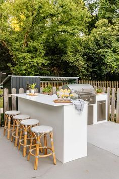 Renter Friendly Outdoor Kitchen, Outdoor Ikea Kitchen, Outdoor Kitchen Modular, Simple Outdoor Kitchen On A Budget, Diy Outdoor Kitchen On A Budget, Ikea Outdoor Kitchen, Outdoor Kitchen Diy On A Budget, Budget Outdoor Kitchen, Outdoor Kitchen On A Budget