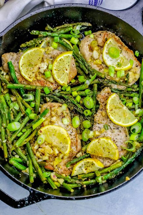 Pork Chops And Asparagus, Garlic Pork Chops, Skillet Pork Chops, Baked Pork Tenderloin, Slow Cooked Pulled Pork, Garlic Pork, Lemon Garlic Sauce, Low Carb Pork, Viral Recipes