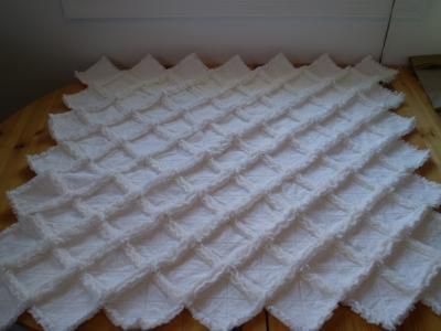 rag quilt on the diagonal.. how would it look with patterned fabrics...?  looks great all white! Simple Baby Quilt, Rag Quilt Instructions, Rag Quilting, Quilt Decor, Chenille Quilt, Rag Quilt Patterns, Baby Rag Quilts, Rag Quilts, Baby Quilt Pattern