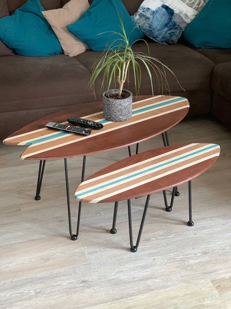 Balance board/surfboard coffee table Handmade surf/SUP balance board table with removable table legs. Velcro the table legs on and off as desired. If you select table + cork roll, you can board your table and admire it. Sporty and versatile coffee table. Surfboard table large: Length: 100cm Width: 50cm Height with legs: 47 cm Board thickness: 1.2 cm Max. weight: 100kg Surfboard table small: Length: 80cm Width: 30cm Height with legs: 32 cm Board thickness: 1.2 cm Max. weight: 100Kg Optional with Removable Table Legs, Surf Table, Cork Roll, Surfboard Table, Surfboard Coffee Table, Elm Coffee Table, Wooden Surfboard, Coffee Table Living Room, Surfboard Wall