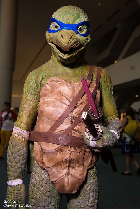 Teenage Mutant Ninja Turtle - San Diego Comic Con 2014 Leonardo Turtle, Ninja Turtles Costume, Teenage Mutant Ninja Turtles Leonardo, Leonardo Ninja Turtle, Turtle Costumes, Marine Creatures, Teenage Mutant Ninja Turtle, San Diego Comic Con, Ninja Turtle