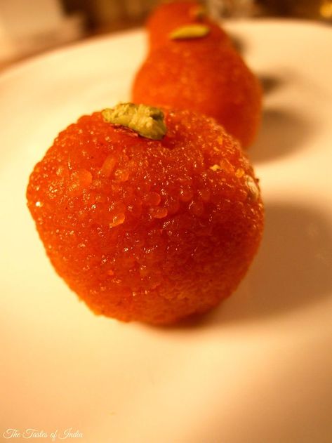 Motichoor Ladoo recipe Get the recipe here: http://www.thetastesofindia.com/motichoor-ladoo-recipe-motichur-laddu/?utm_content=bufferac810&utm_medium=social&utm_source=pinterest.com&utm_campaign=buffer #thetastesofindia #laddoo #laddu #indiansweets Diwali Sweets Recipe Indian Desserts, Motichoor Ladoo Recipe, Elote Dip Recipe, Motichoor Ladoo, Diwali Sweets Recipe, Ladoo Recipe, Gluten Free Waffles, Diwali Sweets, Slow Cooker Turkey