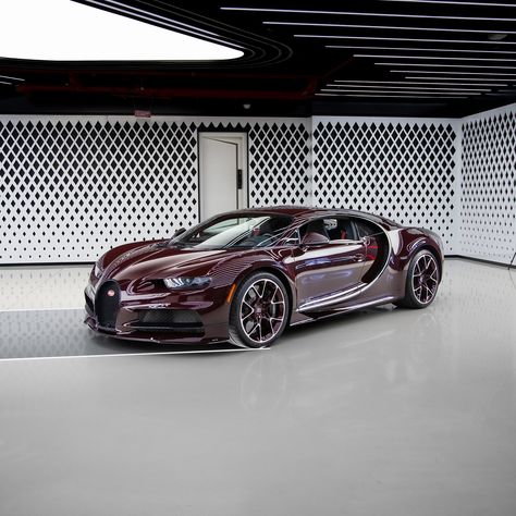 The Maroon Bugatti Chiron, a masterpiece in fully exposed carbon fibre. 🚀🔥 thoughts about this beauty? #bugatti #bugattichiron #exposedcarbonfibre #ettorebugatti #exoticcars Cars Dubai, Tmax Yamaha, Dubai Luxury, Bugatti Chiron, Metallic Colors, Exotic Cars, Bugatti, Luxury Cars, Dubai