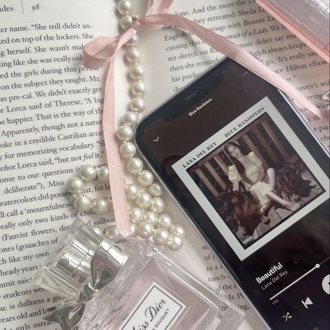 Lana Del Rey Coquette, Style Tips And Tricks, Lana Del Rey Vinyl, Soft Pink Theme, Pastel Pink Aesthetic, Lana Del Ray, Pink Girly Things, Pink Vibes, Pink Themes