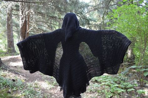 Hooded cloaks by Bat's Woodland Wares. Made to order… Strega Fashion, Forest Witch, Crochet Hoodie, Gilet Crochet, Hoodie Ideas, Mode Crochet, Hooded Cloak, Crochet Fashion Patterns, Fun Crochet Projects