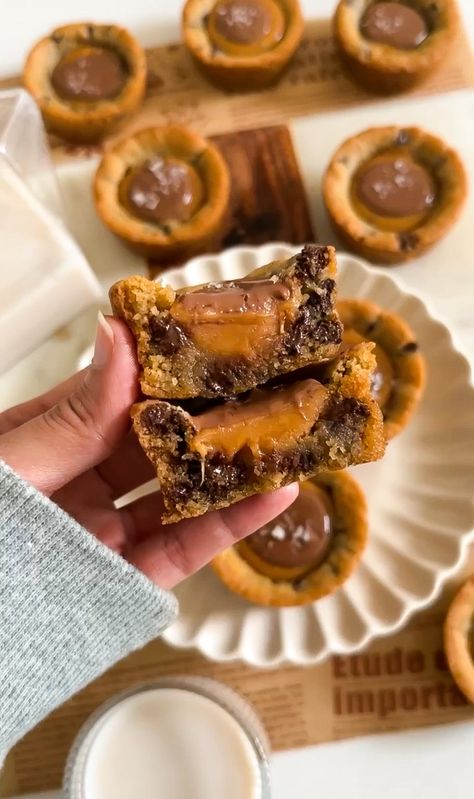 Twix Cookie, Spring Roll Pastry, Cookie Cups Recipe, Desert Ideas, Cook More, Ultimate Cookies, Twix Cookies, Summer Cookies, Awesome Recipes