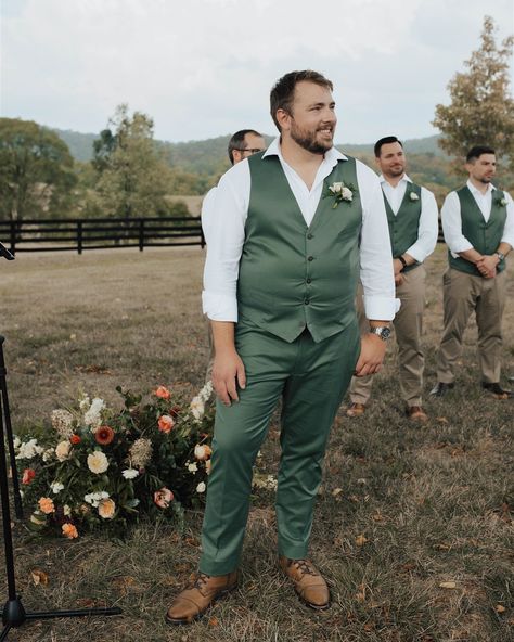 a moment for the guys Vest For Groomsmen, Groomsmen Attire Casual, Vest Groomsmen, Casual Groomsmen Attire, Outfit For Groom, Groomsmen Dress, Chubby Men, Groom And Groomsmen Attire, Western Outfit