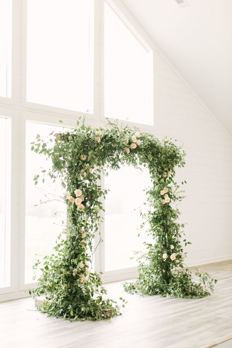 Greenery wedding arch: Photography: Mustard Seed - http://www.mustardseedphoto.com/ Greenery Design, Wedding Arch Flowers, Ceremony Design, Wedding Altars, Farmhouse Wedding, Ceremony Flowers, Aisle Decor, Ceremony Backdrop, Floral Arch