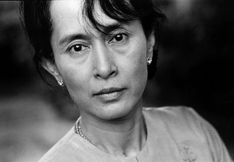 Daw Aung San Suu Kyi Aung San Suu Kyi, Aung San, A Course In Miracles, Nobel Peace Prize, Yangon, Great Women, White Photo, Inspirational People, Women In History