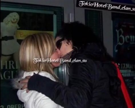 Bill Kaulitz Kissing His Gf, Bill Kaulitz And Natalie Franz, Bill Kaulitz Rare Photos, Bill Kaulitz Girlfriend, Bill Klautz, Kaulitz Twins, Anime Cosplay Makeup, Georg Listing, Billy Boy