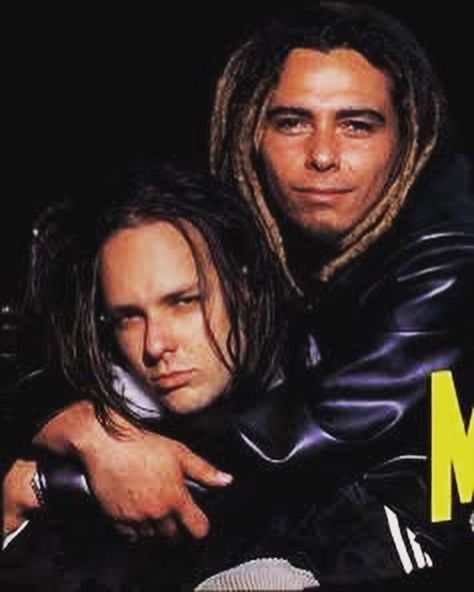 28 Me gusta, 2 comentarios - Munky  (@munky_f.a.n) en Instagram: "I sent this photo to a male friend one time who said KoRn was the first band he ever got into, and…" Munky Korn, Korn Jonathan Davis, Jonathan Davis Korn, Korn Band, Jon Davis, Jonathan Davis, Limp Bizkit, Band Pictures, Heavy Metal Music