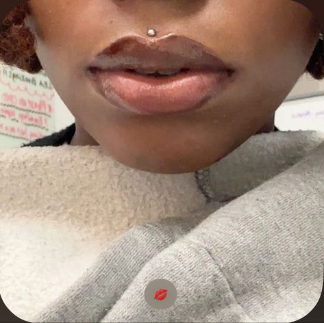 Lip Piercing On Black Women, Medusa Lip Piercing Black Women, Bottom Lip Piercing On Black Women, Madussa Piercing Lip, Lip Piercings Women, Above Lip Piercing, Medusa Piercing Lip, Upper Lip Piercing Medusa, Dainty Medusa Piercing