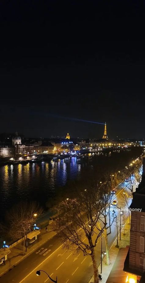 Paris View Night, Paris At Night Wallpaper, Paris Story Instagram, Paris Fake Story, Paris At Night Aesthetic, Night Paris Aesthetic, Paris Night View, Paris City Night, Paris At Midnight