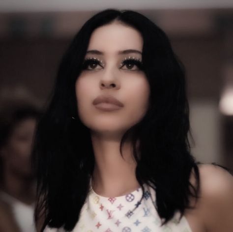 Maddy Perez Euphoria, Maddy Euphoria, Maddy Perez, Euphoria Makeup, Mexican American, Girls Characters, Makeup Artists, Aesthetic Food, Girl Power