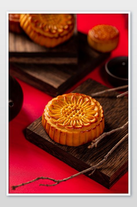 Mooncake Photography, Asian Food Photography, Traditional Chinese Food, Map Photo, About Moon, Autumn Moon, Festival Photography, Chocolate Croissant, Fall Cakes