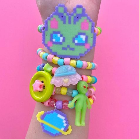 💖🌈 Kaiiya! 🌈💖 (@96rainb0ws) • Instagram photos and videos Kandi Kids, Party Bracelets, Beads Perler, Kandi Inspo, Diy Kandi Bracelets, Diy Kandi, Kandi Kid, Kandi Ideas, Kandi Cuff