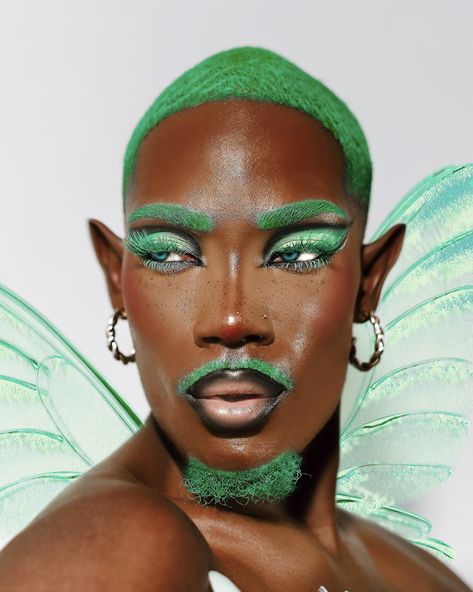 READ THE ROOM. on Twitter: "the winx club’s prettiest fairy 🧚🏿‍♂️… " Green Drag Makeup, Masc Makeup, Fae Ball, Grinch Makeup, Fantasy Ball, Read The Room, The Winx Club, Male Fairy, Fairy Photoshoot