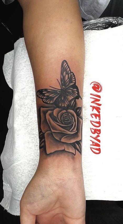 Woman Arm Cover Up Tattoo, Cute Forarm Tattoos For Black Women, Small Cover Up Tattoos For Women Wrist, Flower Tattoos For Women Wrist, Brooklyn Frost Hand Tattoo, Baddie Wrist Tattoos For Women, Under Wrist Tattoos For Women, Inside Wrist Tattoos For Women Cover Up, Unique Name Tattoos Design For Women