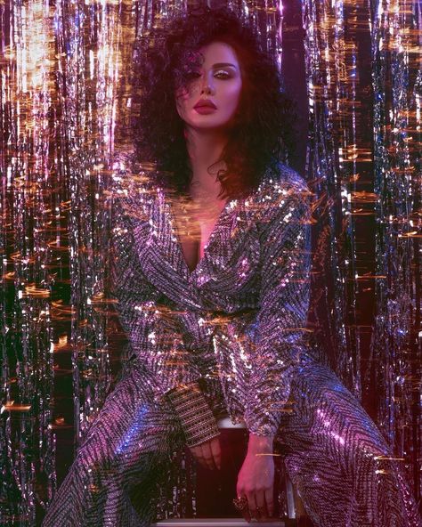 Disco Photoshoot Ideas, New Years Shoot, Disco Theme Photoshoot, Foil Background Photoshoot, Sparkly Photoshoot, New Years Photoshoot Ideas, Sparkle Photoshoot, New Year Photoshoot Ideas, New Years Photoshoot