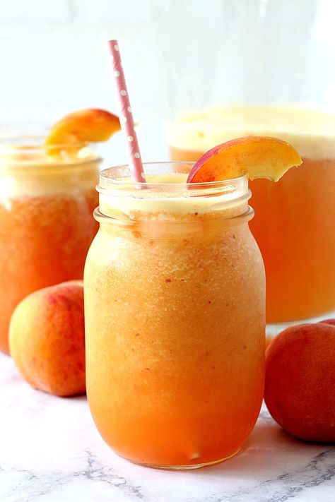 Peach Ginger Agua Fresca Recipe – refreshing fruit water made with peaches, ginger and honey. Good for you and hydrating during the hot summer days. Strawberry Smoothie Bowl, Agua Fresca Recipe, Drink Recipes Nonalcoholic, Infused Water Recipes, Morning Smoothie, Agua Fresca, Fruit Water, Ginger And Honey, Strawberry Smoothie