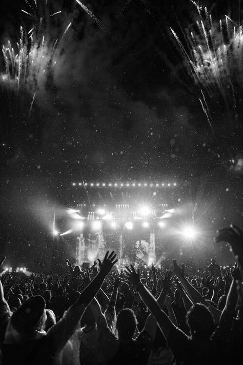 Concert Images, Mises En Page Design Graphique, Leeds Festival, Festival Aesthetic, Reading Festival, Concert Aesthetic, Festival Vibes, Concert Photography, Imagine Dragons