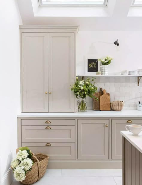 Are you looking for all things taupe kitchen cabinet colors? We have you covered! From tips to choose the right taupe color to what hardware to pair with Taupe Kitchen Cabinets, Crittall Doors, Beige Kitchen Cabinets, Greige Kitchen, Taupe Kitchen, Tv Producer, Kitchen 2024, Neutral Kitchen, Beige Kitchen