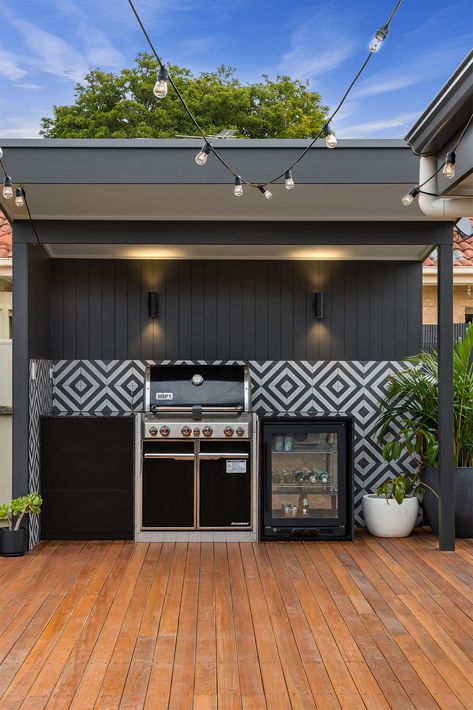 Outdoor Bbq Area, Outdoor Cooking Area, Weber Bbq, Outdoor Bbq Kitchen, Barbecue Area, House Extension Design, Garden Bbq, Easy Landscaping, Backyard Entertaining