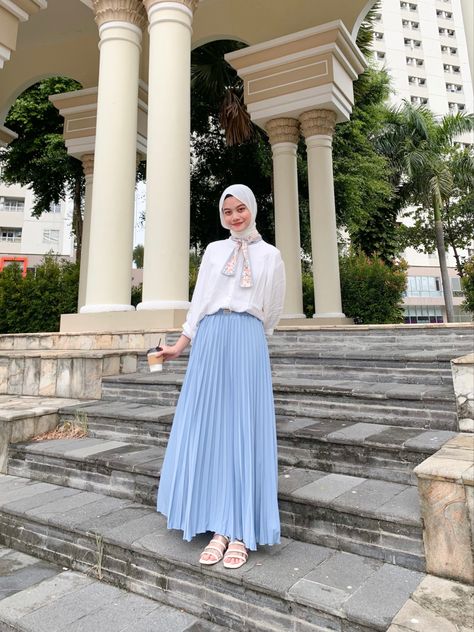 Blue Skirt Outfit Hijab, Sky Blue Skirt Outfit, Skirt Outfits Hijab, Sky Outfit, Blue Top Outfit, Blue Ootd, Blue Skirt Outfits, Blue Hijab, Skirt Satin