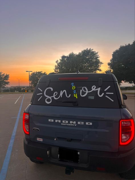 Senior Car Decorating Ideas, Car Decorating Ideas, Car Decorating, Senior Year Things, Senior Week, High School Graduation Party Decorations, Senior Year Fun, Window Decorating, Homecoming Week