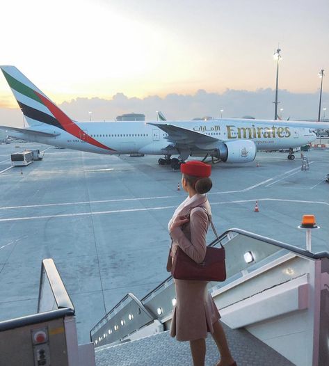 Travel Jobs Aesthetic, Flights Attendant Aesthetic, Flight Attendant Dream Job, Flight Attendant Life Aesthetic, Air Hostess Emirates, Flight Attendents Aesthetic, Hostess Aesthetic Job, Flight Attendants Aesthetic, Emirates Flight Attendant Aesthetic