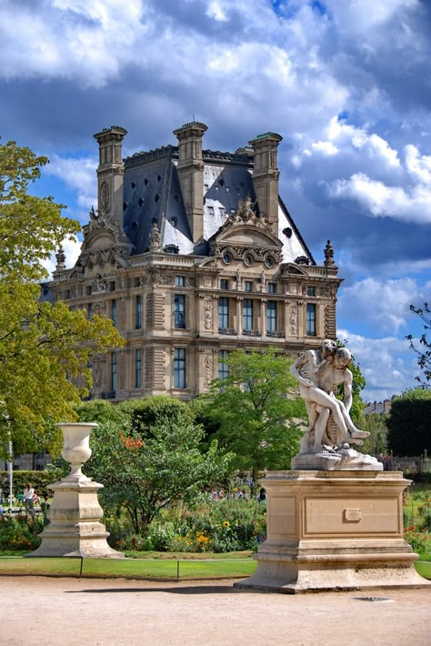 The Tuileries Garden, Paris Tuileries Garden, Jardin Des Tuileries, Beautiful Paris, French Architecture, Chateau France, Louvre Paris, Beautiful Castles, Paris City, Paris Travel