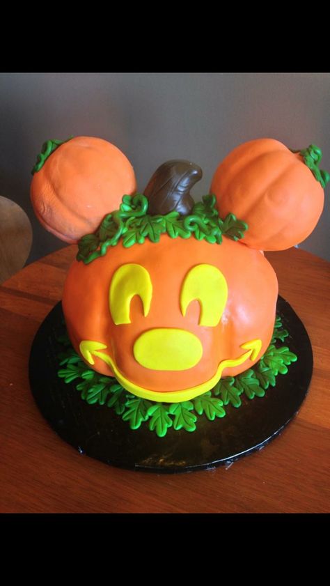 Halloween Mickey Mouse Pumpkin Mickey, Halloween Mickey Mouse, Mouse Birthday Cake, Mickey Mouse Birthday Cake, Halloween 1st Birthdays, Mickey Mouse 1st Birthday, Mickey Halloween, Minnie Party, Halloween 1