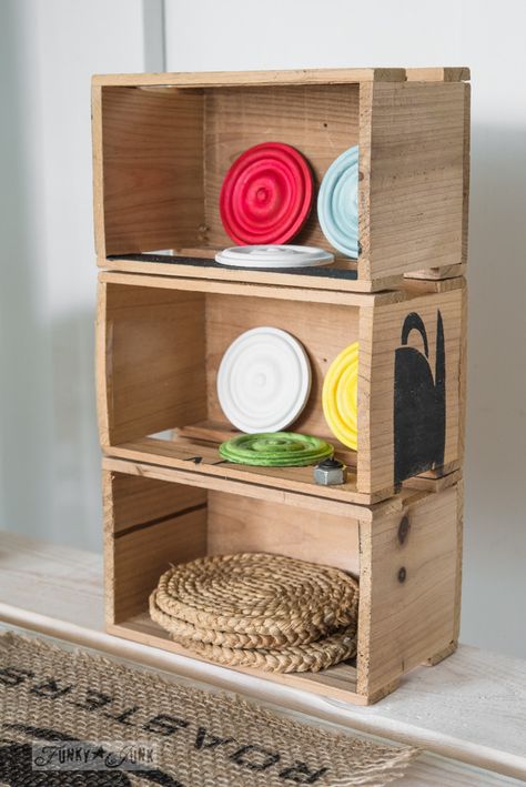 Old crates kitchen pantry and fiesta wear plates in barbie doll house / Upcycled dollhouse furniture! On FunkyJunkInteriors.net Upcycled Bookshelf, Bookshelf Dollhouse, Dollhouse Bookshelf, Upcycle Dresser, Make Furniture, Old Crates, Diy Barbie Furniture, Wood Scraps, Barbie Doll House