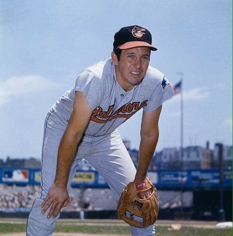 Brooks Robinson Brooks Robinson, Baseball Legends, Frank Robinson, Orioles Baseball, Baseball Photos, Sports Hero, Glory Days, Sports Photos, Vintage Baseball