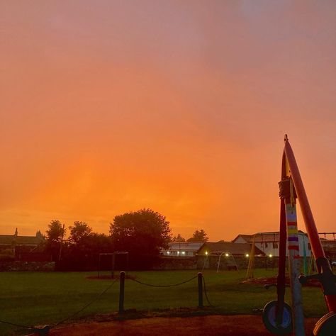 teen aesthetic, park at sunset La Sunset Aesthetic, Park Playground Aesthetic, Playground Aesthetic, Aesthetic Park, Teen Aesthetic, Background Inspiration, Park Aesthetic, Park Sunset, Children Park