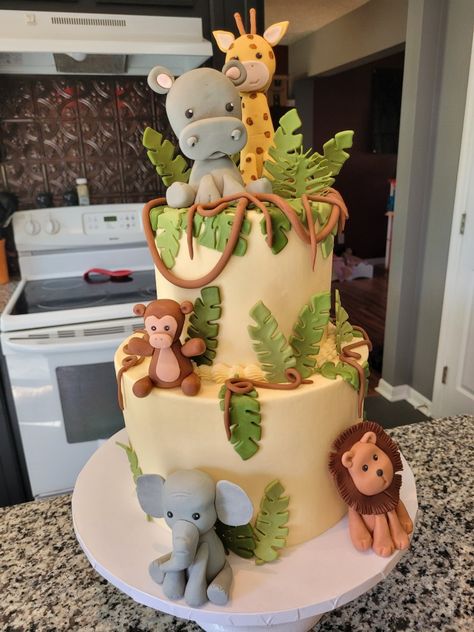 Baby Shower Jungle Theme Boy, Safari Baby Cake, Jungle Theme Food, Jungle Theme Baby Shower Cake, Safari Baby Shower Girl, Jungle Baby Shower Cake, Animal Baby Shower Cake, Jungle Safari Cake, Safari Baby Shower Cake