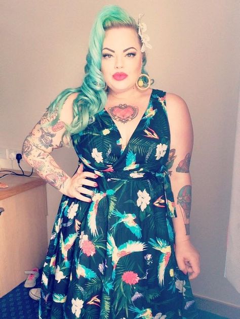 12 Plus Size Women Reveal How Tattoos Have Helped Their Body Positivity — PHOTOS Tattooed Plus Size Women, Plus Size Tattoos, Heavily Tattooed, Hawaiian Clothing, Places For Tattoos, Girls With Sleeve Tattoos, White Tattoo, Sleeve Tattoos For Women, Women Sleeve