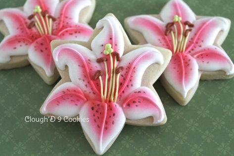 Cookie Lilies - Clough'D 9 Cookies Flower Sugar Cookies, Cookies Decoradas, Spring Cookies, Summer Cookies, Cookie Tutorials, Sugar Cookie Designs, Flowers Illustration, Pretty Cookies, Fancy Cookies