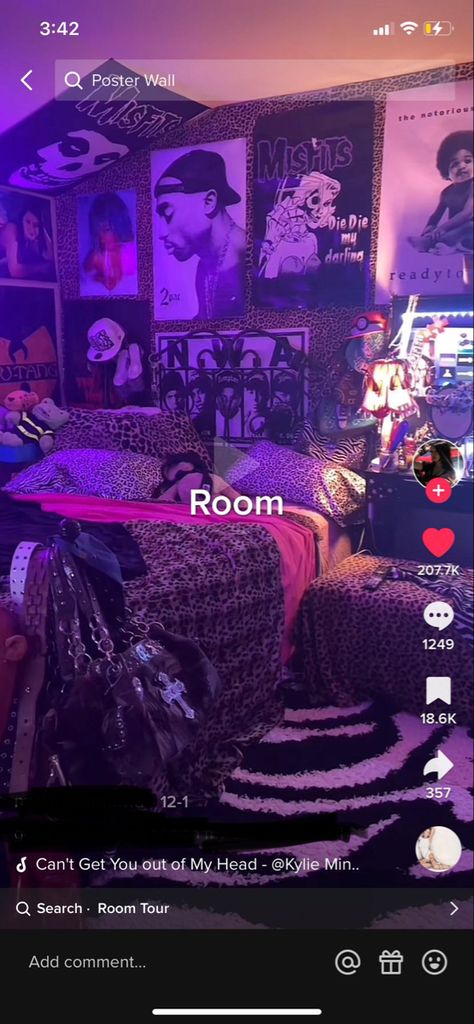 Y2k Room Ideas, Trashy Y2k Bedroom, Emo Room, Small Space Decor, 2000s Room, Y2k Bedroom, Y2k Room Decor, Y2k Room, Hello Kitty Rooms