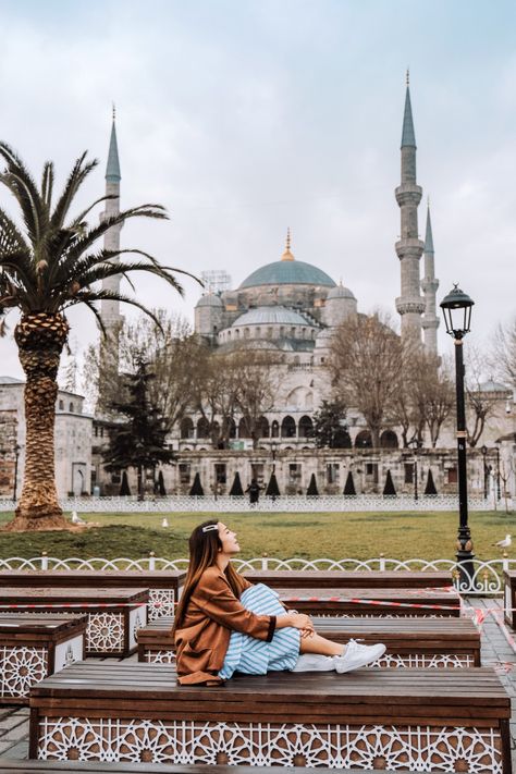 Photo In Turkey, Photo In Istanbul, Photos In Turkey, Poses In Istanbul, Blue Mosque Istanbul Photography, Holiday Pics Ideas, Turkey Photo Ideas, Istanbul Poses, Istanbul Outfit Ideas