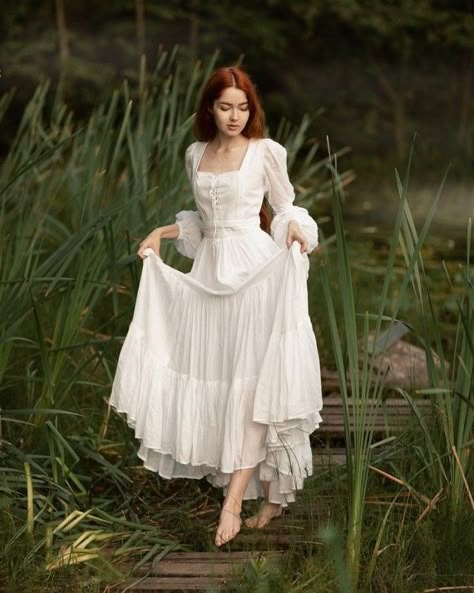 White Medieval Dress, Forest Dress, Pose Model, Prom Poses, Old Fashion Dresses, Medieval Dress, Dress Aesthetic, Fashion Life, Fairytale Dress