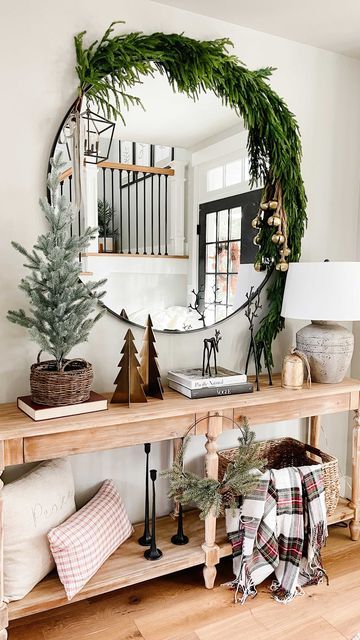 Christmas Decor Ideas Console Table, Pillows And Blankets, Christmas Entry, Minimalist Christmas Decor, Christmas Entryway, Entryway Table Decor, Christmas Decor Inspiration, Entryway Console Table, Christmas Themes Decorations