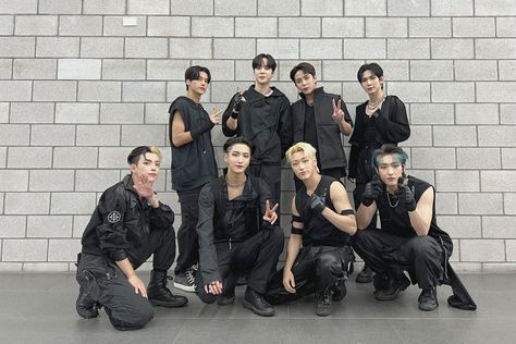 THE SHOW | 02.08.2022 Ateez Guerrilla, J Hope Selca, Kang Yeo-sang, Jeong Yun-ho, Congratulations Baby, Happy Today, Woo Young, Group Photos, Cultura Pop