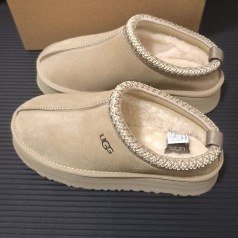 UGG Tasman slipper Cute Uggs, Pretty Sneakers, Ugg Tasman Slippers, Trendy Shoes Sneakers, Preppy Shoes, Pretty Shoes Sneakers, Shoes Ugg, Shoe Wishlist, Ugg Tasman