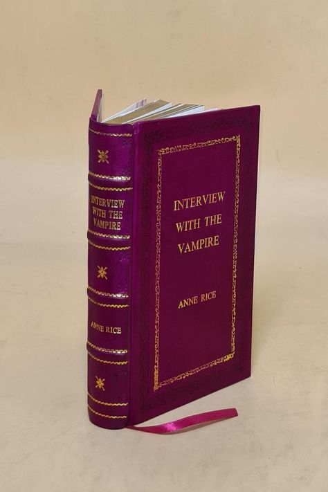 Discover the mesmerising world of Interview with the Vampire in this Super Deluxe Edition by the legendary Anne Rice, a novel that not only redefines the vampire genre. A Gothic masterpiece that has captivated readers for generations, this timeless edition takes you on a journey into the darkest desires of the human soul. Anne Rice Interview With The Vampire, Interview With The Vampire Book, Anne Rice Books, Vampire Books, Trending Books, Anne Rice, Interview With The Vampire, Human Soul, A Novel