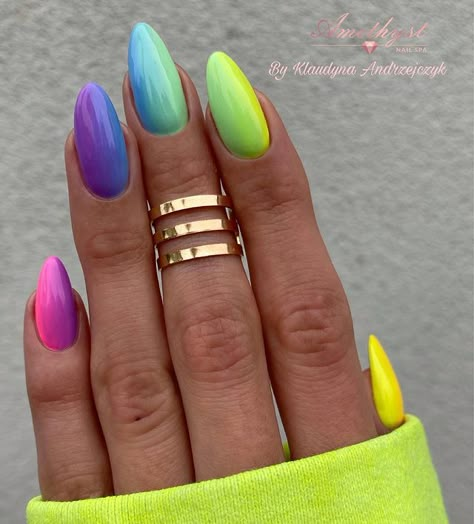 Nail Art Designs For Beginners, Multicolored Nails, Unghie Sfumate, Nail 2023, Easy Nail Art Designs, Art Deco Nails, Rainbow Nails, Festival Nails, Neon Nails