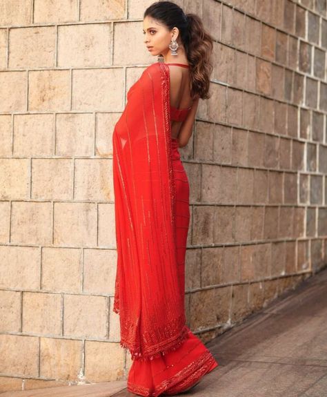 Suhana Khan in a red saree by Manish Malhotra 1 Manish Malhotra Saree, Suhana Khan, Backless Blouse Designs, Manish Malhotra, Backless Blouse, Red Saree, Shah Rukh Khan, Stylish Sarees, Shahrukh Khan