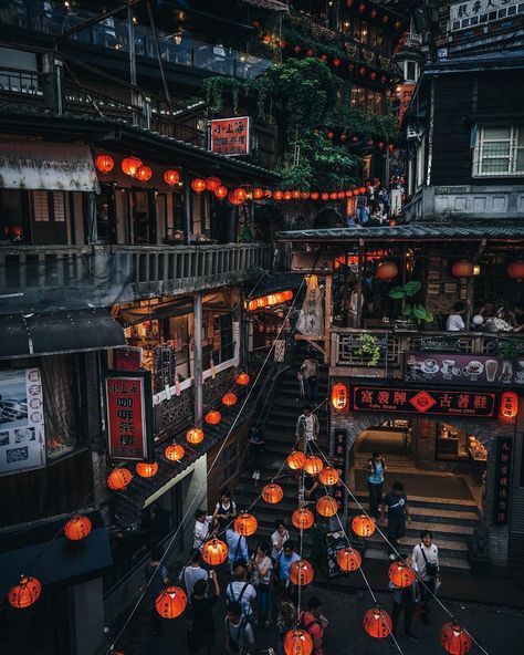 Taipei Aesthetic, Taiwan Aesthetic, New Taipei City, Taiwan Travel, Taipei City, Japan Culture, Aesthetic Japan, Chinese Architecture, Street Photographers